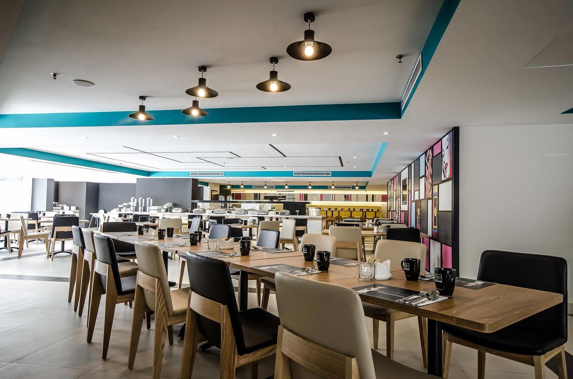 Neo+ Penang Hotel Джордж Таун Екстериор снимка