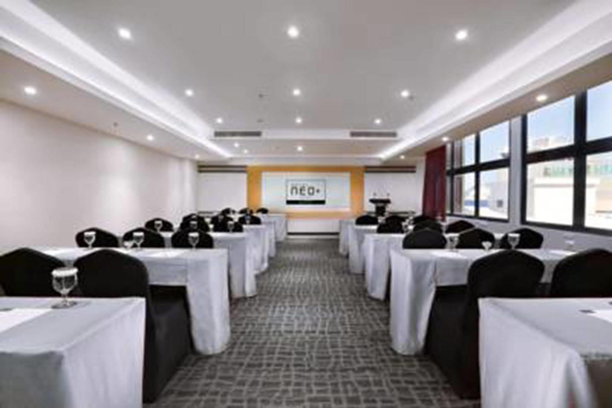 Neo+ Penang Hotel Джордж Таун Екстериор снимка