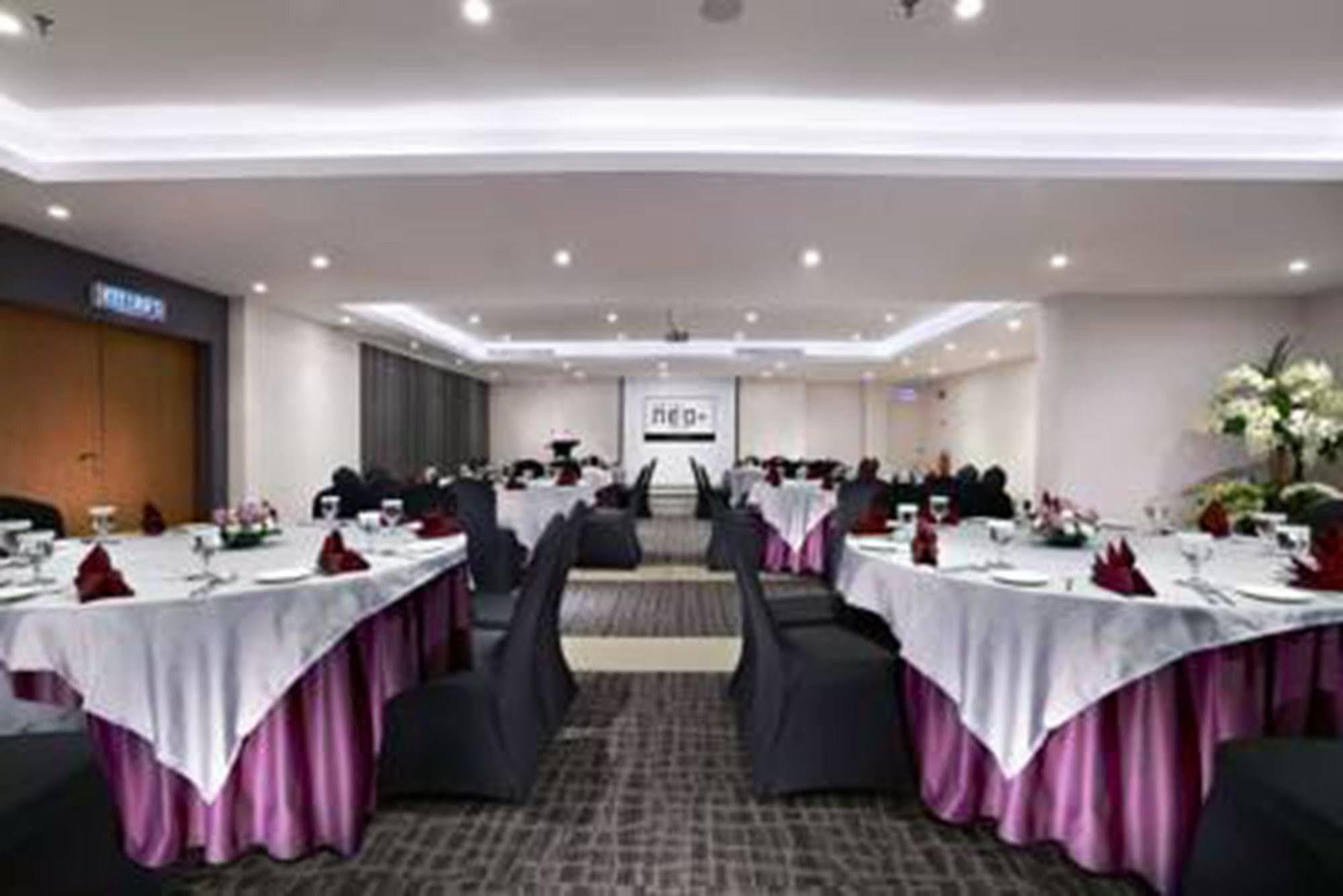 Neo+ Penang Hotel Джордж Таун Екстериор снимка