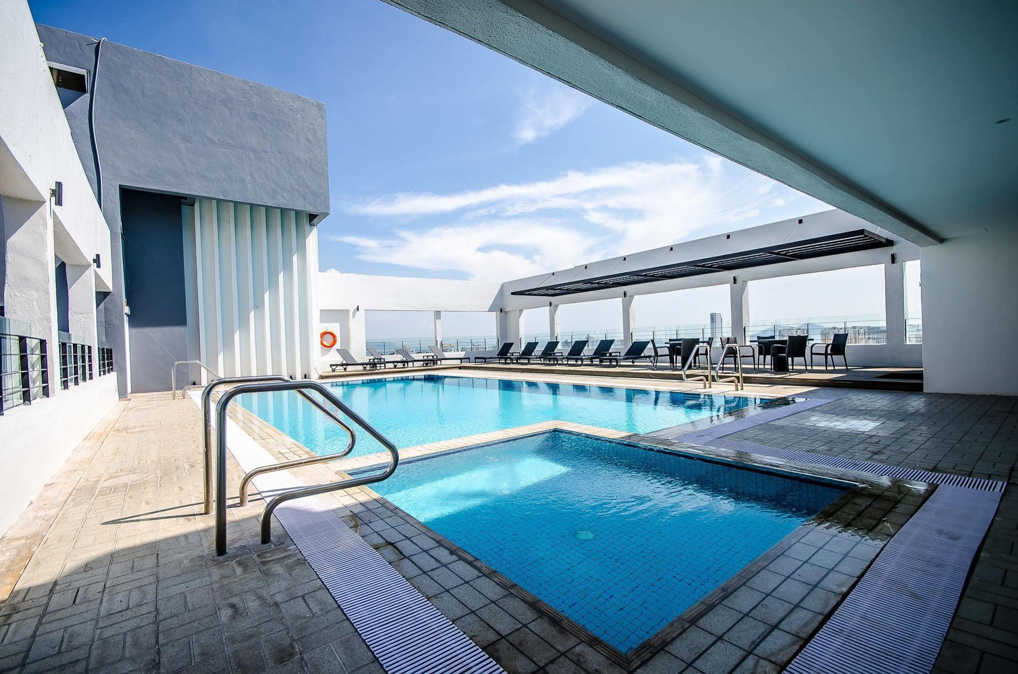 Neo+ Penang Hotel Джордж Таун Екстериор снимка